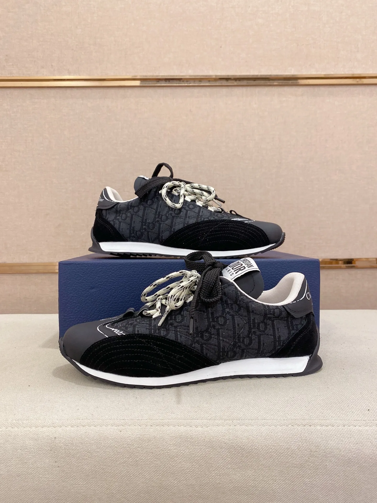 Men's shoes💰: 500💰Couple style💏 [Dior·Dior] New casual sports style men's shoes, new spring and summer design, perfect workmanship, lace-up lazy style to create wardrobe quality, upper: imported first-layer cowhide, mesh breathable lining soft and comfortable, ultra-light TPU wear-resistant outsole, simple, versatile fashion men's shoes, excellent color code number 35--44. (45,46 customized items are not returnable or exchangeable)